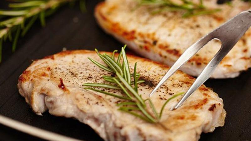 Диетолог объяснила, почему вредно жарить продукты