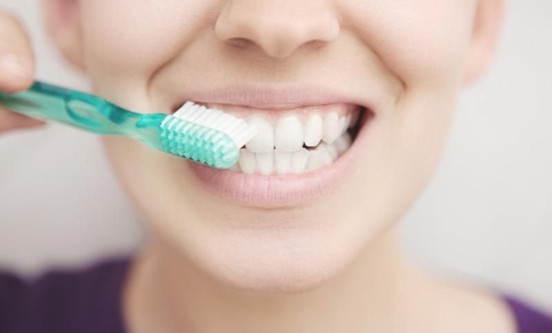 Міфи про чищення зубів, в які не варто вірити 