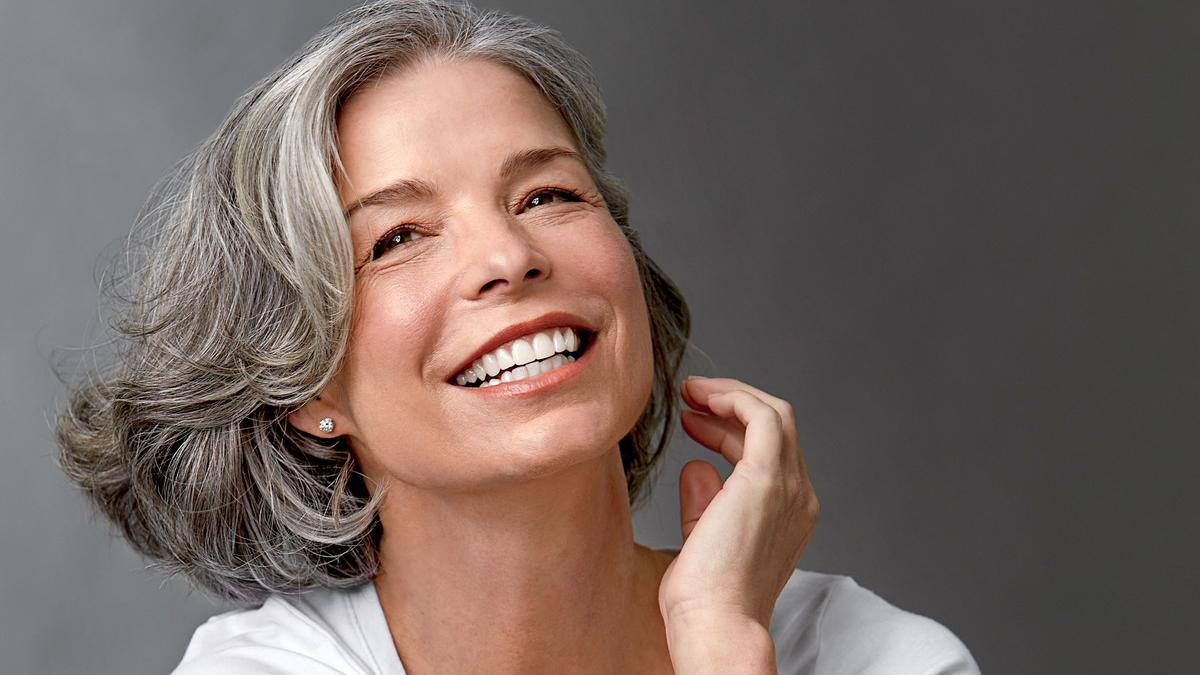 Ученые выяснили, почему у людей седеют волосы