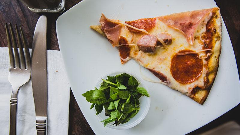 Вы будете удивлены: диетологи назвали пиццу полезным завтраком