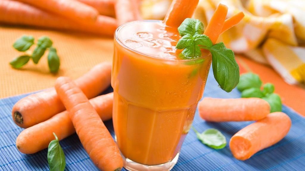 Чому морквяний сік такий корисний для жінок: пояснення експертів
