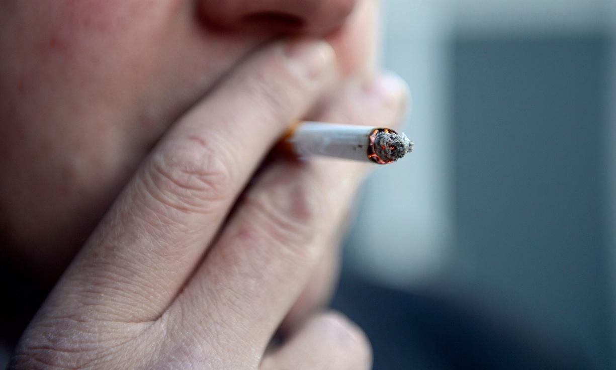 В Польше курильщиков хотят заставить дольше работать