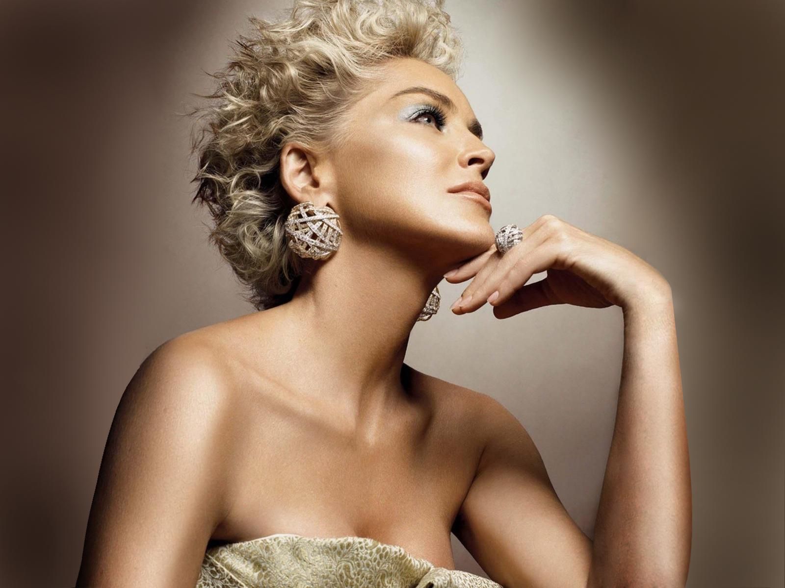 60-річна Шерон Стоун показала спокусливий знімок та розповіла про власні секрети краси 60-річна Шерон Стоун показала спокусливий знімок та розповіла про власні секрети краси