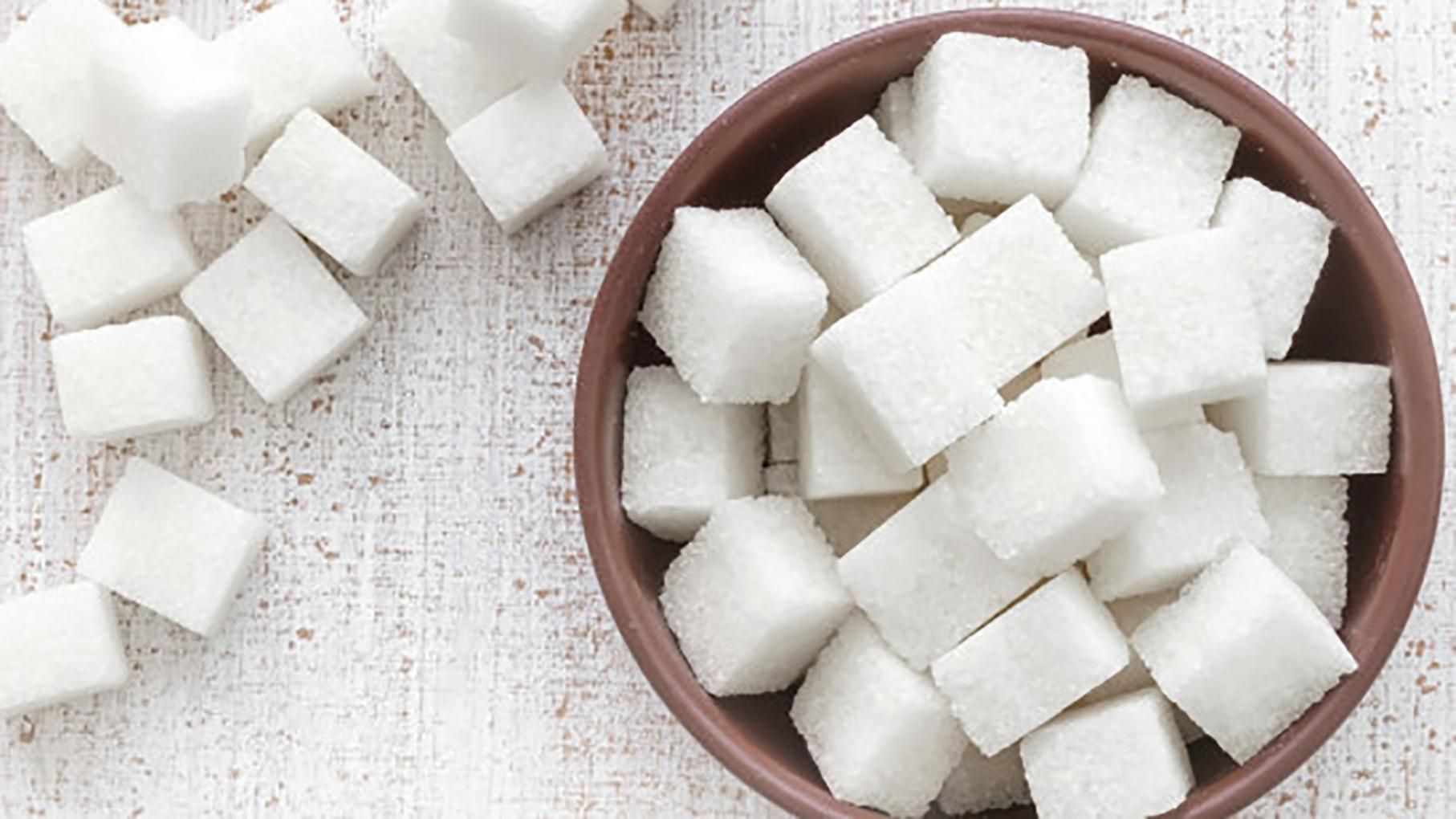 Чому не варто виключати цукор з раціону: поради дієтолога