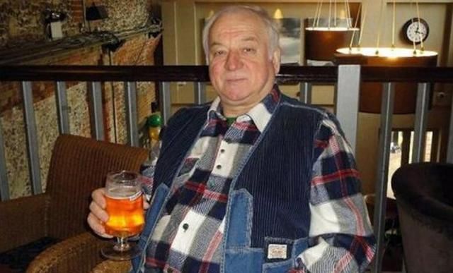 Отруєний Скрипаль вийшов із критичного стану Отруєний Скрипаль вийшов із критичного стану