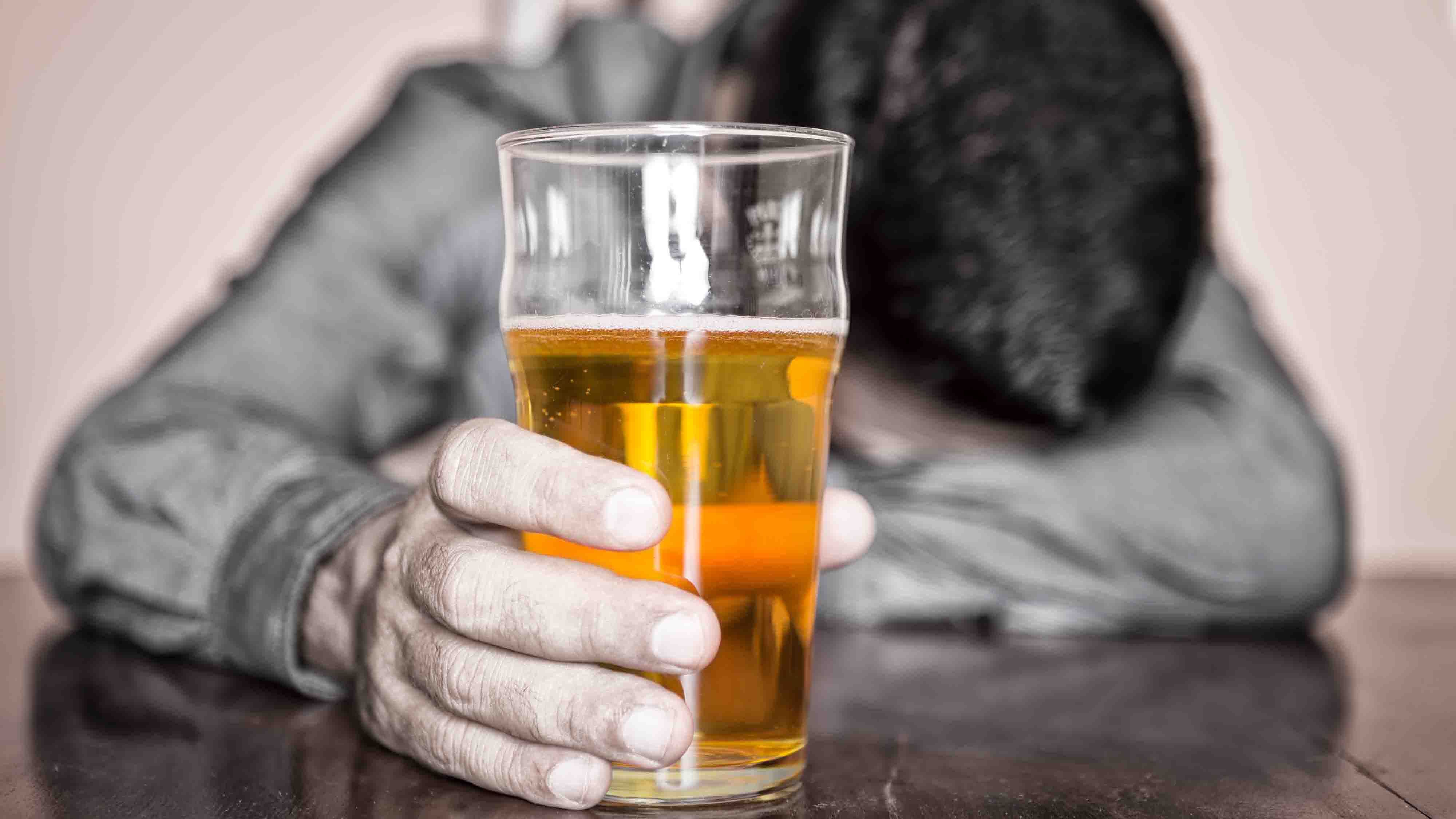 На скільки років алкоголь скорочує життя: приголомшливі цифри