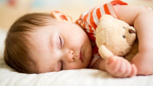 Чому подушки небезпечні для малюків