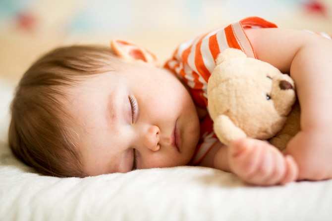 Чому подушки небезпечні для малюків