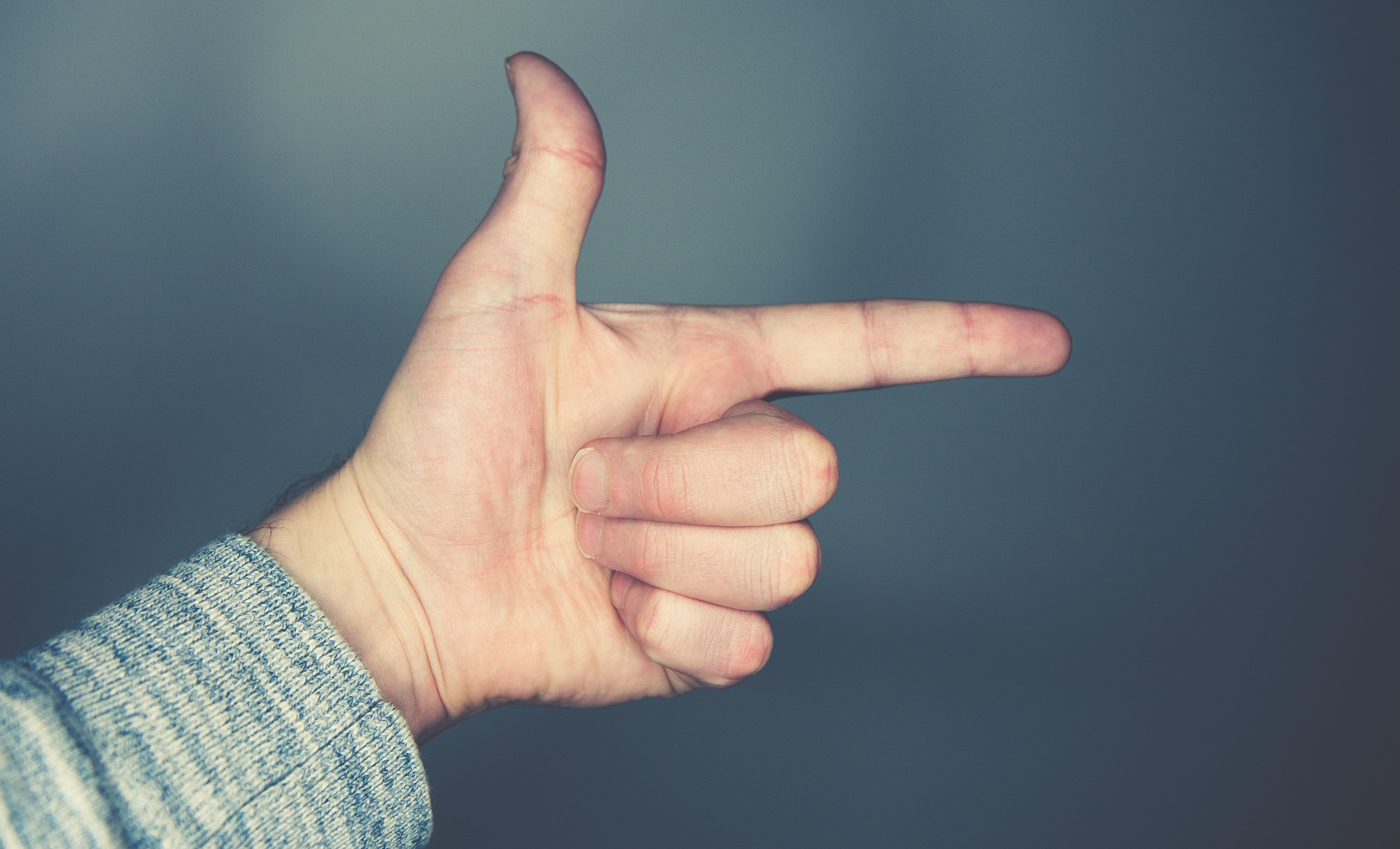 Можно ли хрустеть пальцами: Супрун дала объяснения