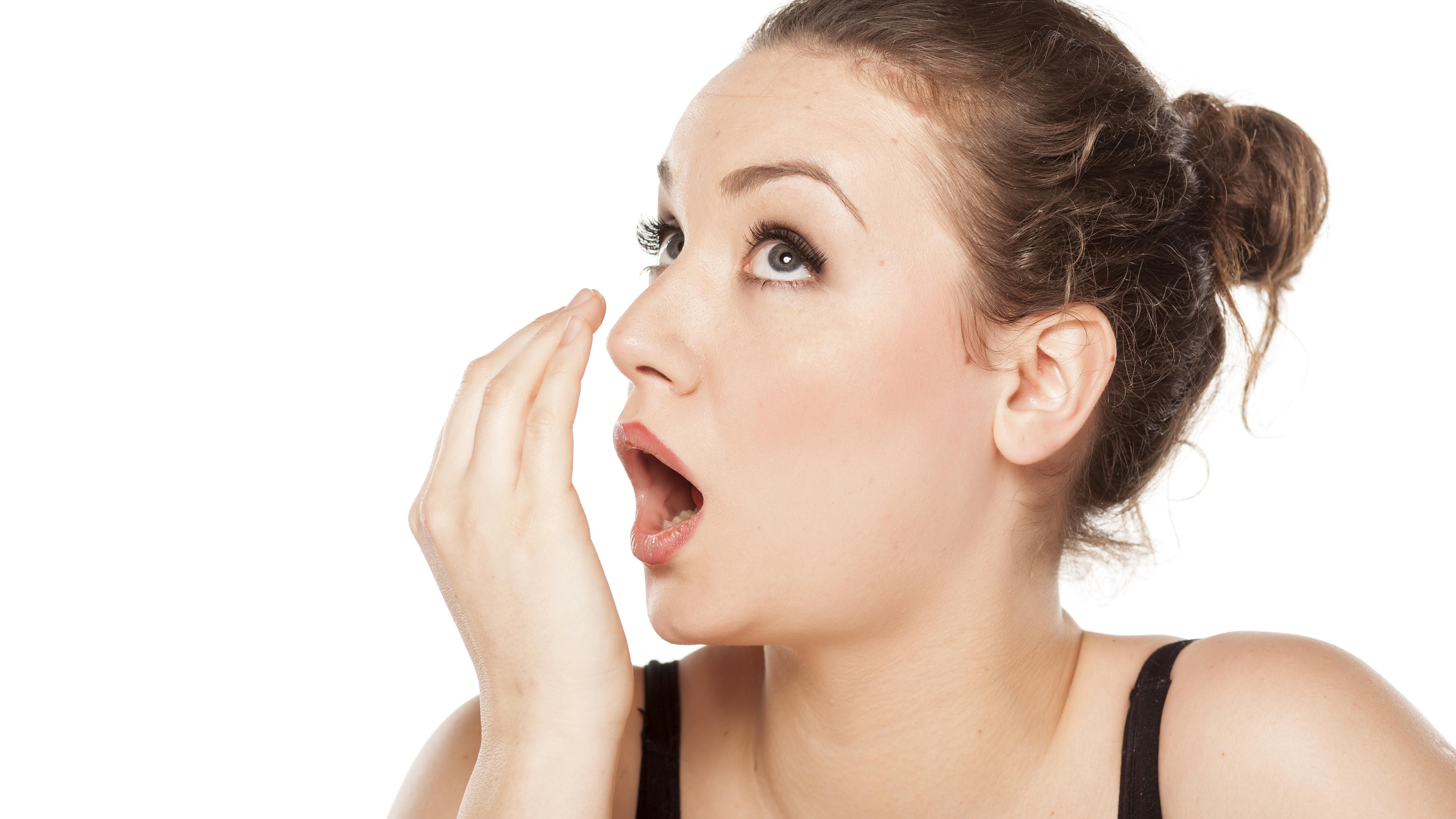 Як позбутися від неприємного запаху з рота: перевірені способи