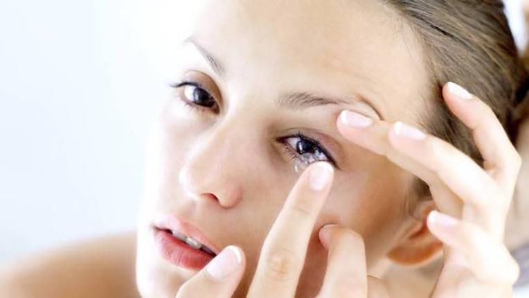 5 поширених помилок при носінні контактних лінз