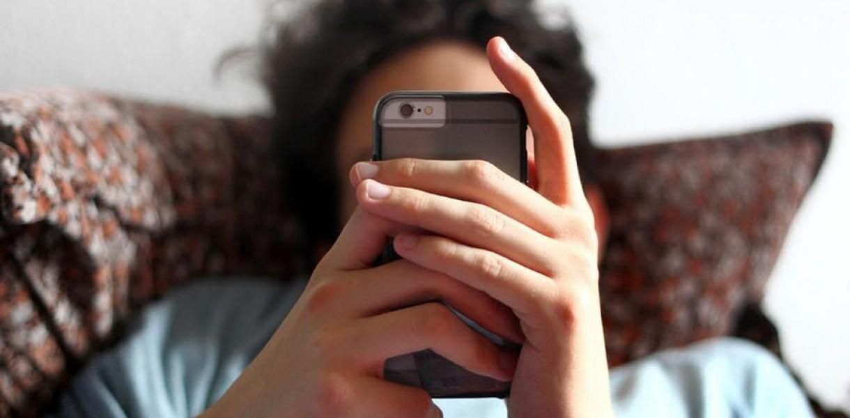 Що таке фаббінг і чим він загрожує здоров'ю Що таке фаббінг і чим він загрожує здоров'ю