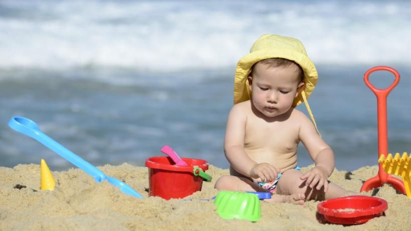 Как уберечь ребенка от солнечных лучей: советы от Минздрава