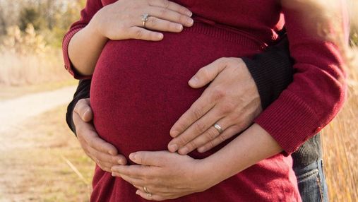 На якому місяці вагітності жінка починає відчувати рухи малюка