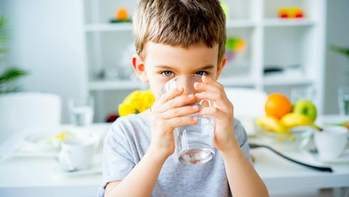 Як заохотити дитину пити воду: цінні поради від Супрун