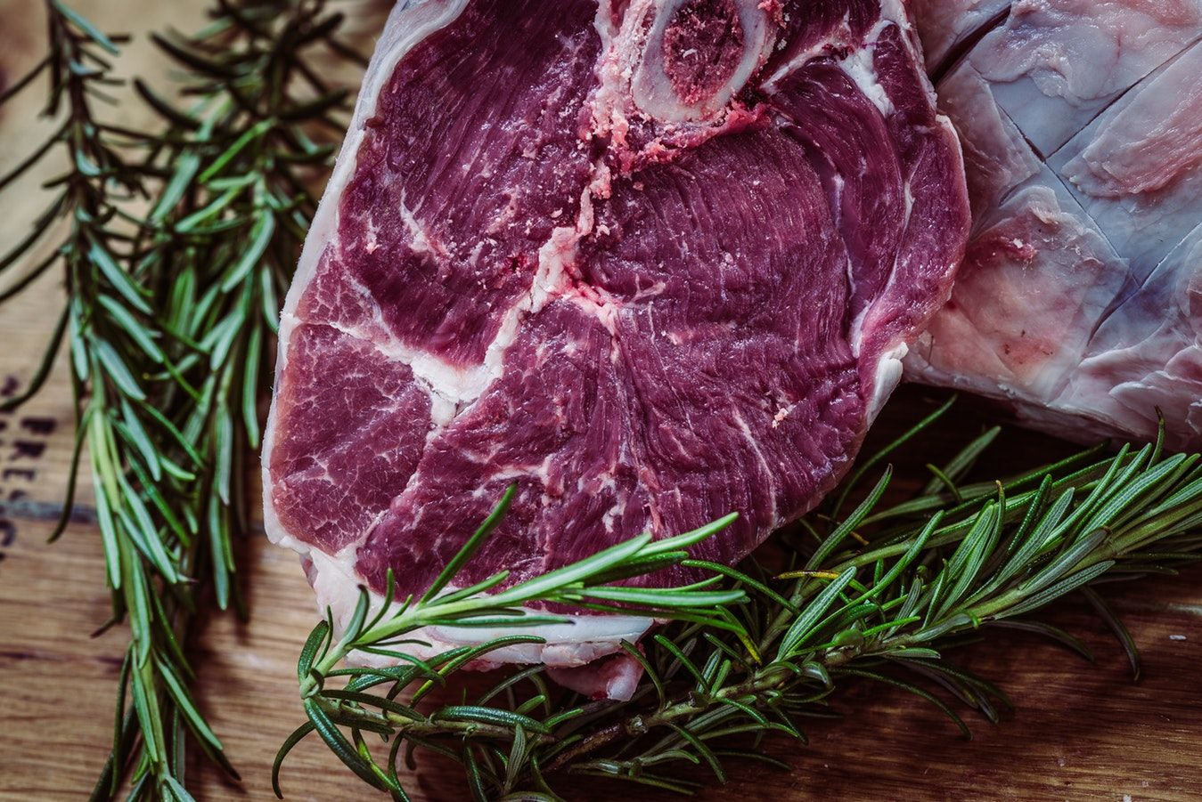 Мясо в Украине от больших производителей является очень опасным для организма