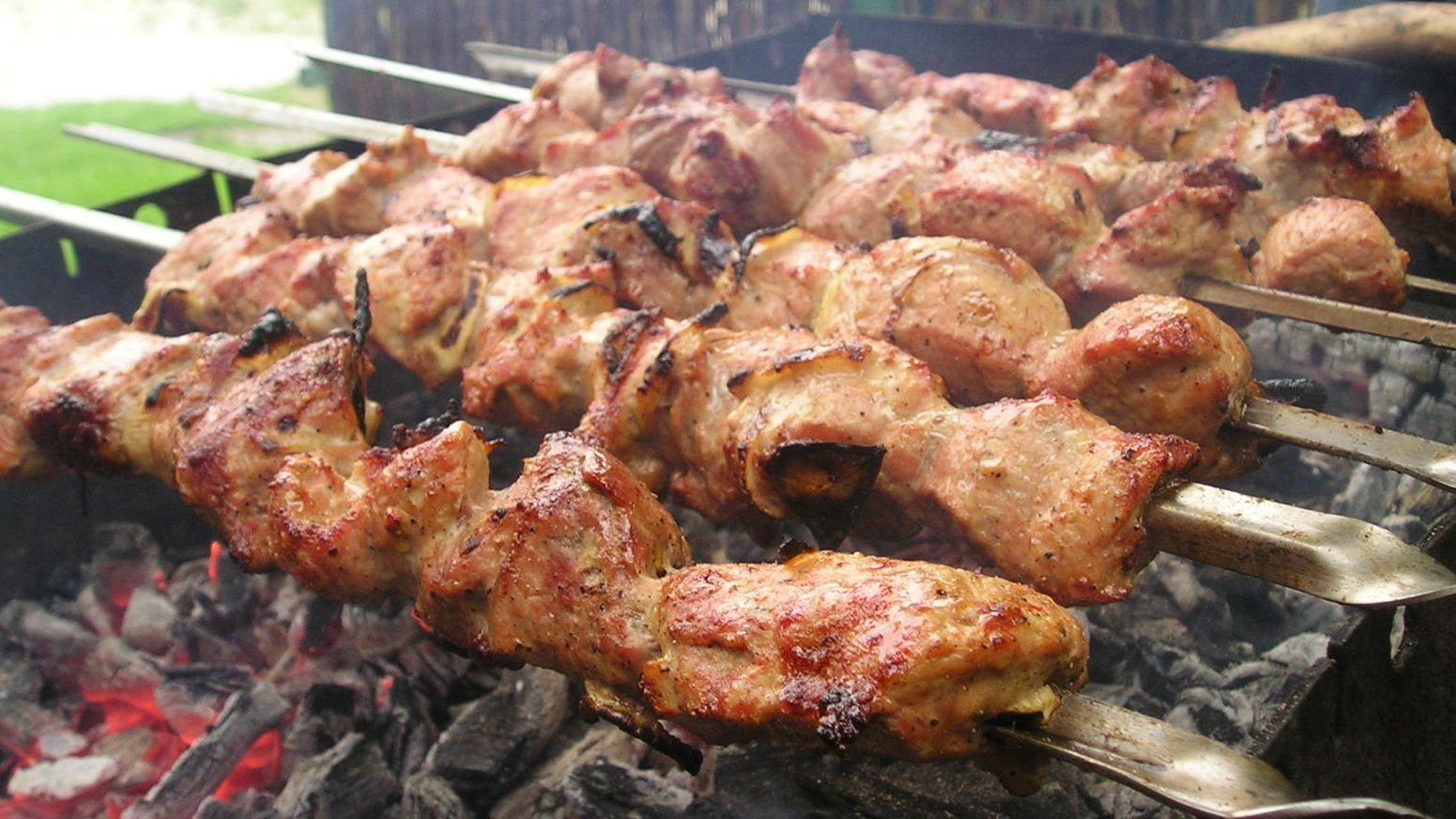 Ученые назвали неожиданную опасность от шашлыка