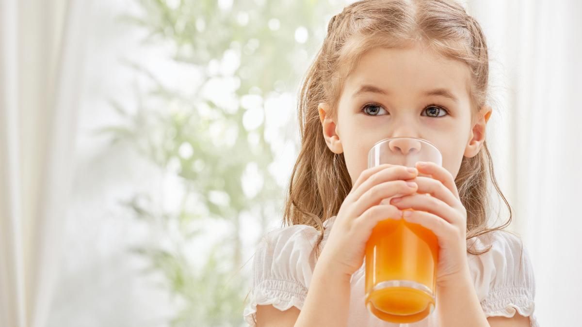 Чем опасен фруктовый сок на завтрак: ответ ученых