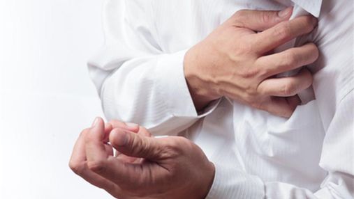 Вчені назвали основні сигнали, які можуть спровокувати серцевий напад