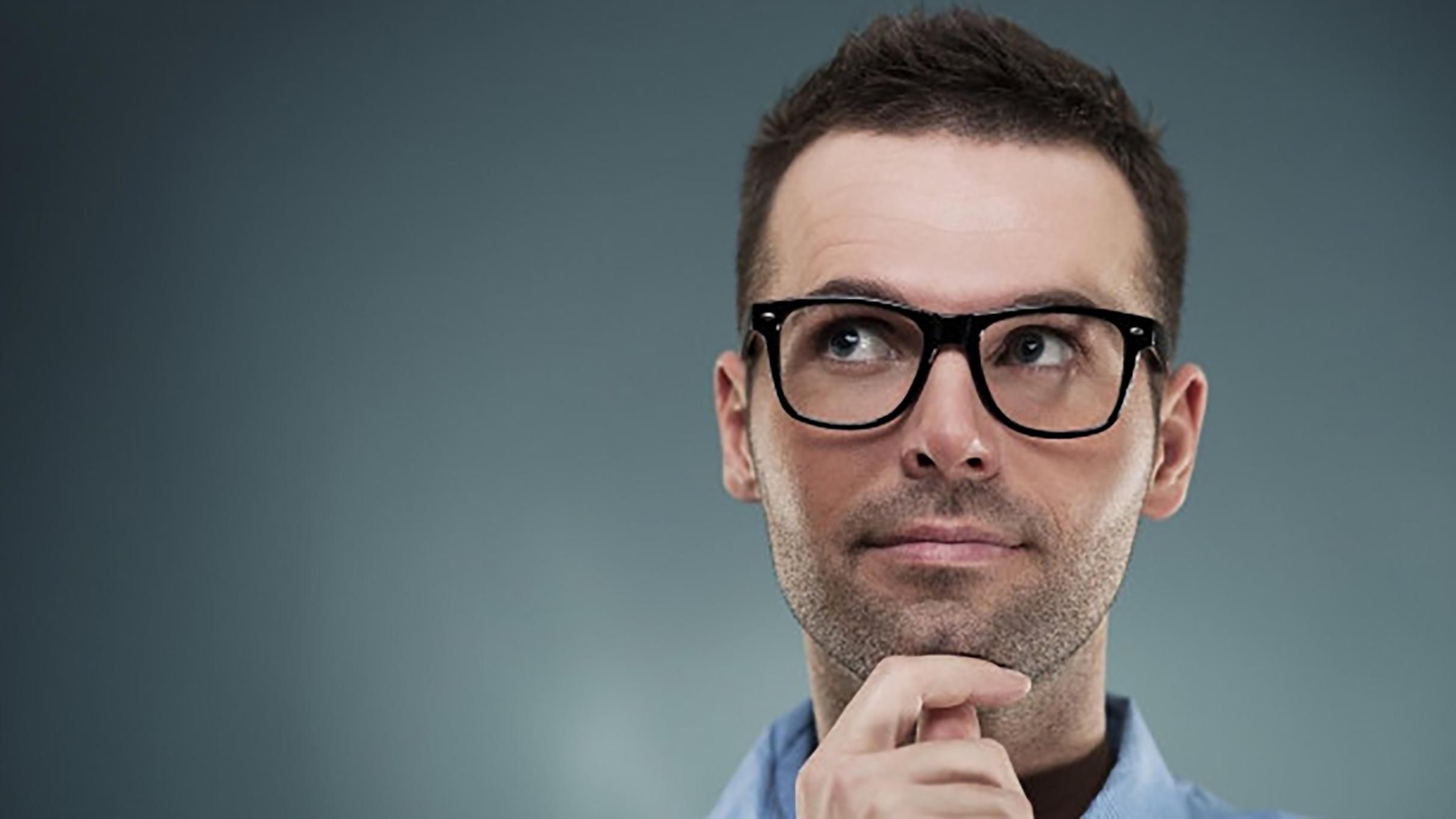 Люди, которые носят очки, умнее – ученые