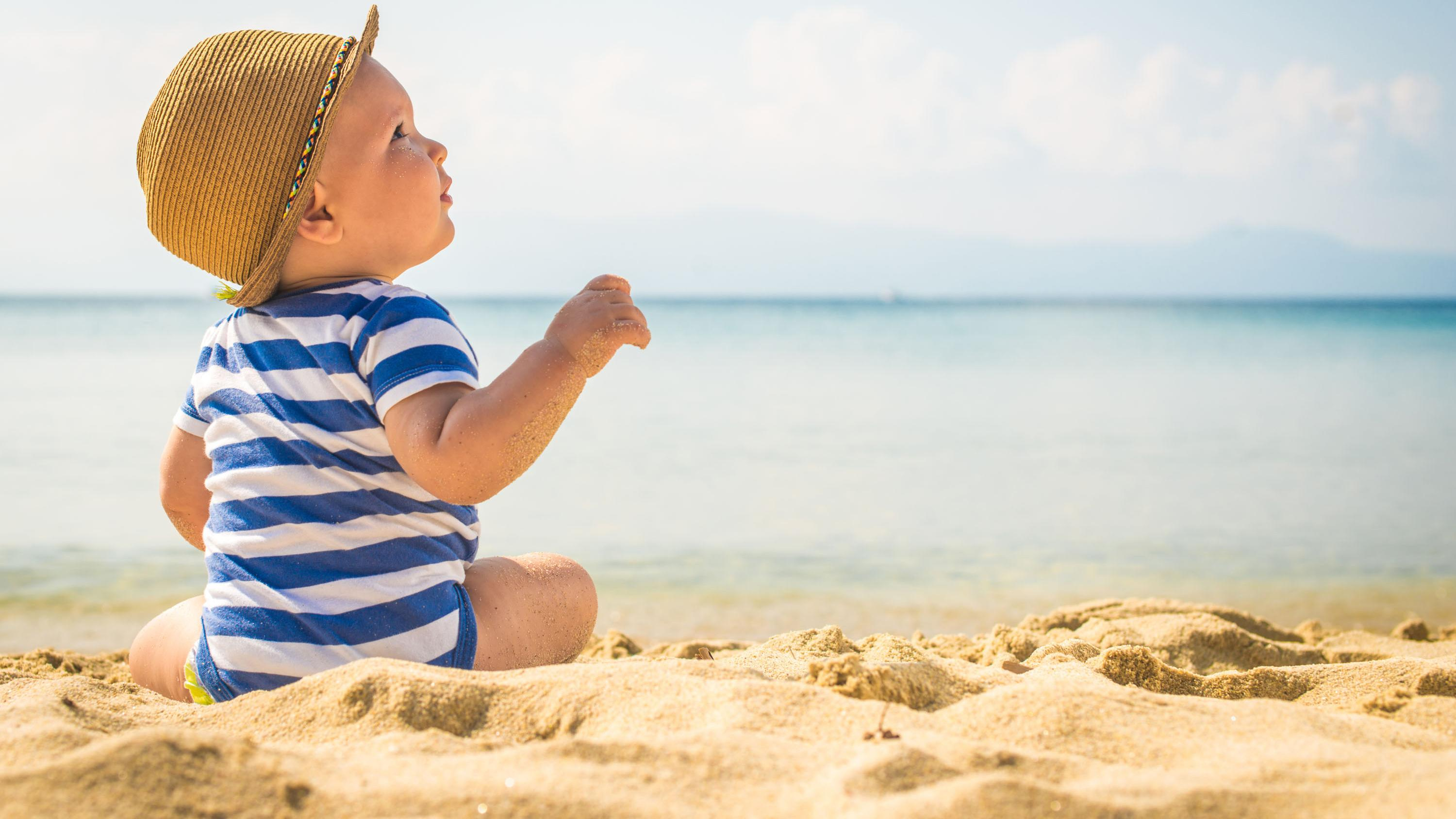 Як відпочивати з малюком на морі: корисні поради
