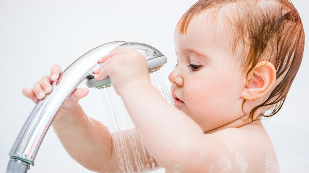 Как защитить ребенка от ожогов: советы от Минздрава