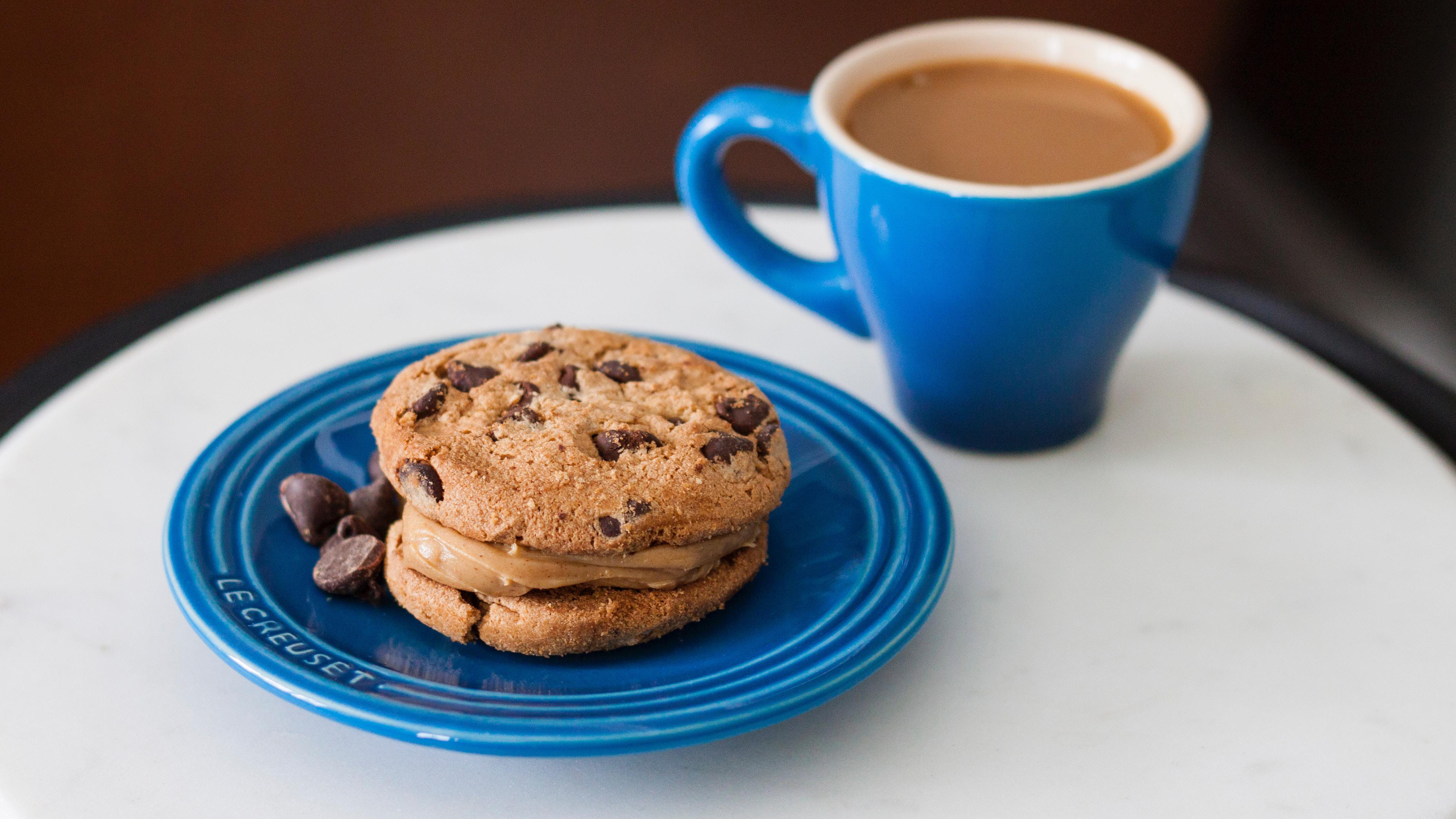 Хитрость маркетологов: диетолог опровергла пользу перекусов