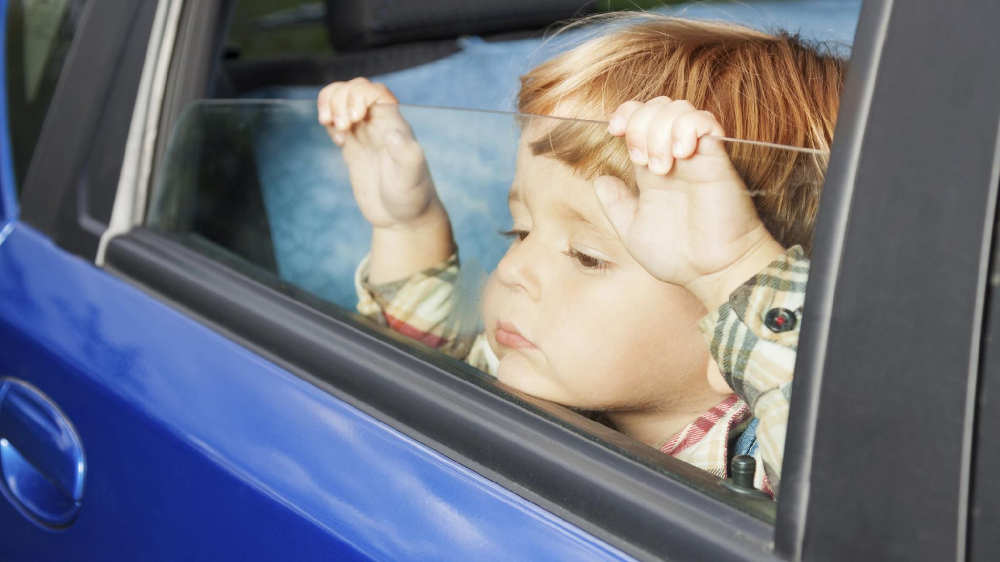 Чому небезпечно залишати дітей в авто: пояснення Супрун