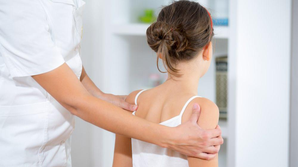 Супрун объяснила, почему "вправлять диски" – это ошибочная практика