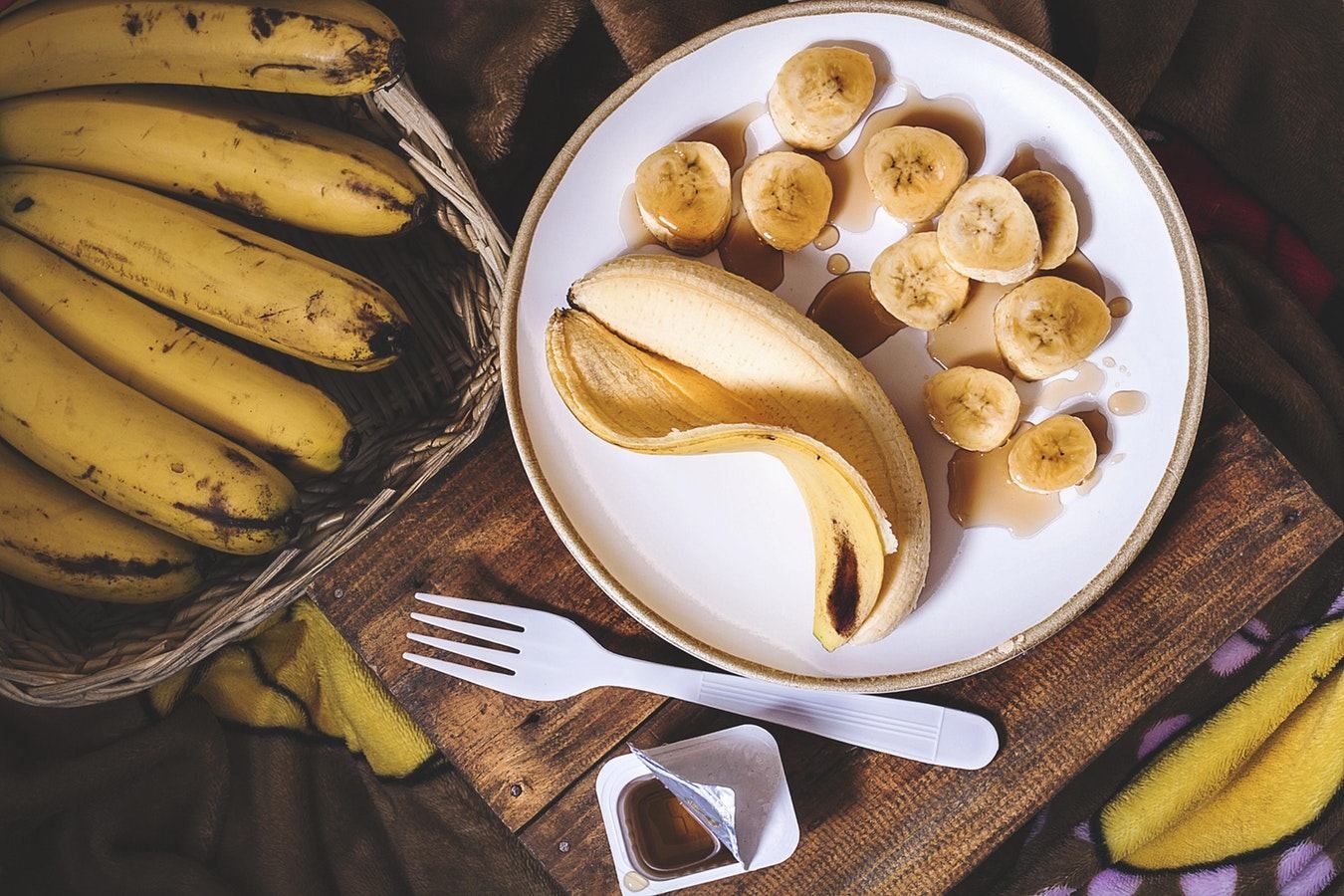 Польза от бананов серьезно зависит от их цвета