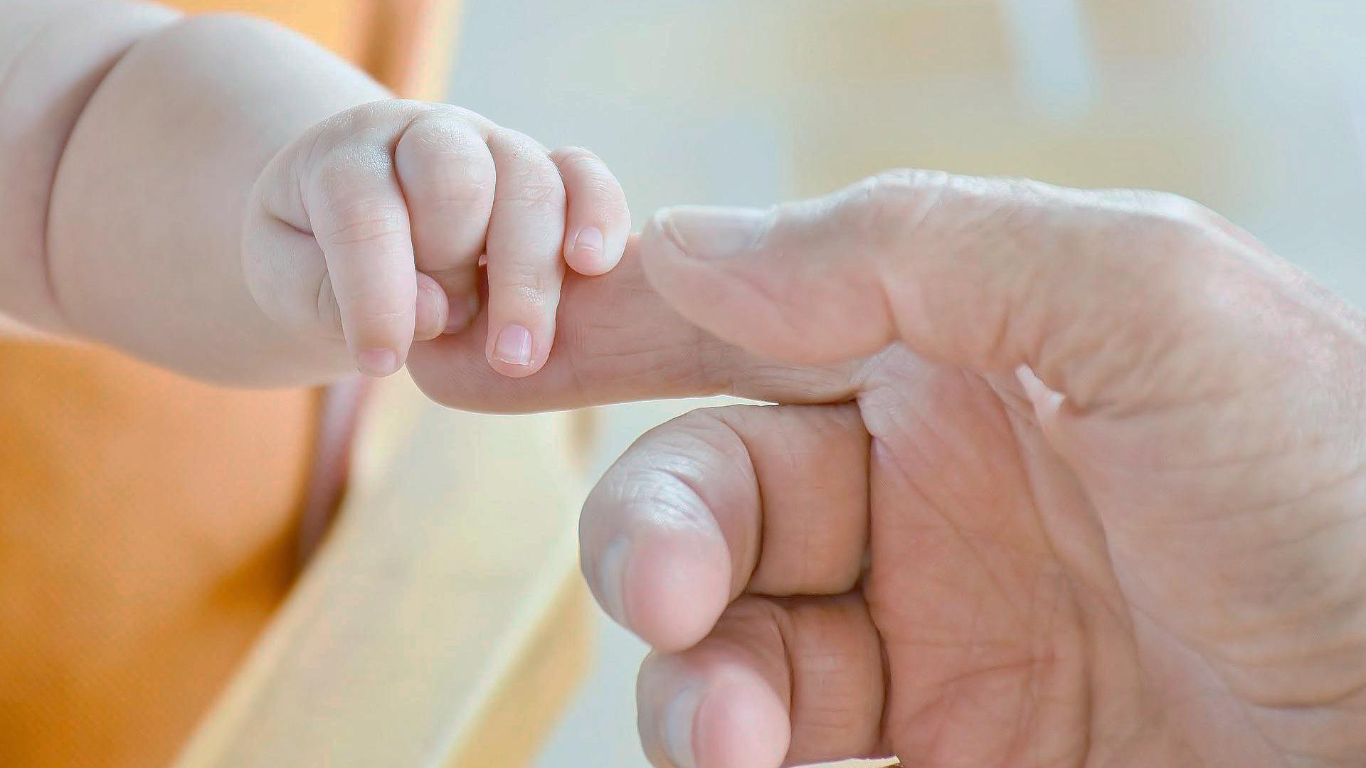 Смертность в Украине значительно превысила рождаемость, – Госстат