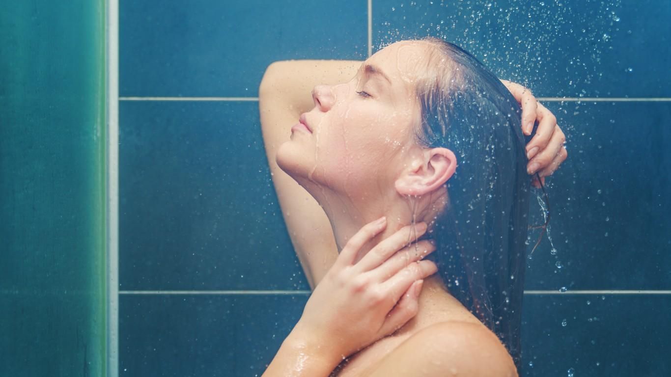 Чому приймати прохолодний душ корисно 