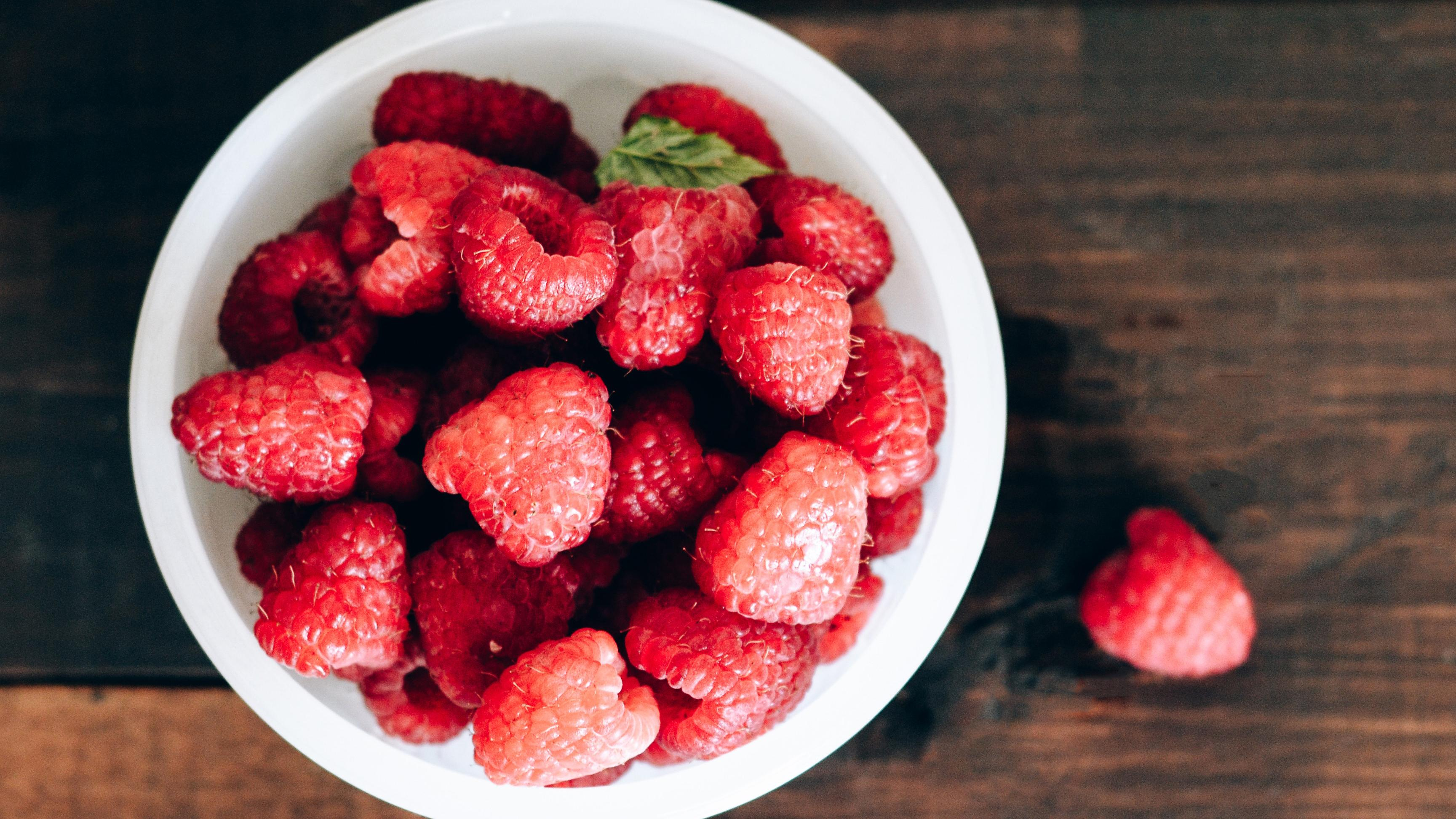 Малина - польза и вред, кому нельзя есть малину и почему