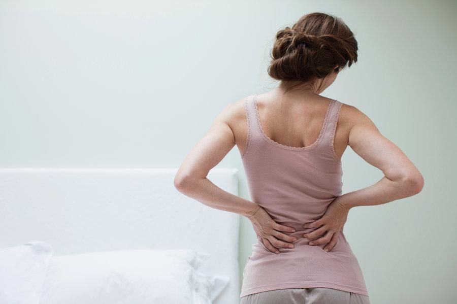 Нейрохірург назвав звички для профілактики болю у спині