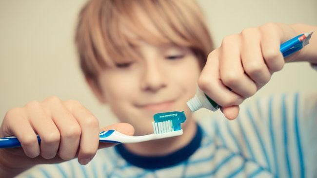 Чому чистити зуби відразу після сніданку шкідливо