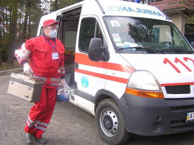 На Черкащині лікарю швидкої допомоги зламали щелепу