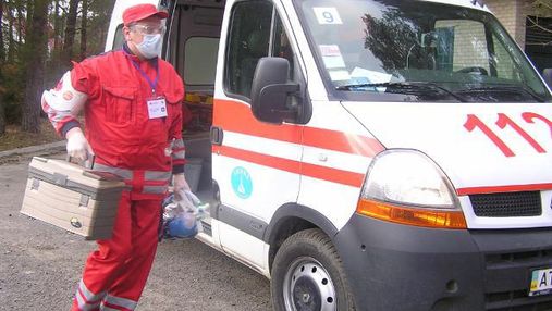 На Черкащині лікарю швидкої допомоги зламали щелепу