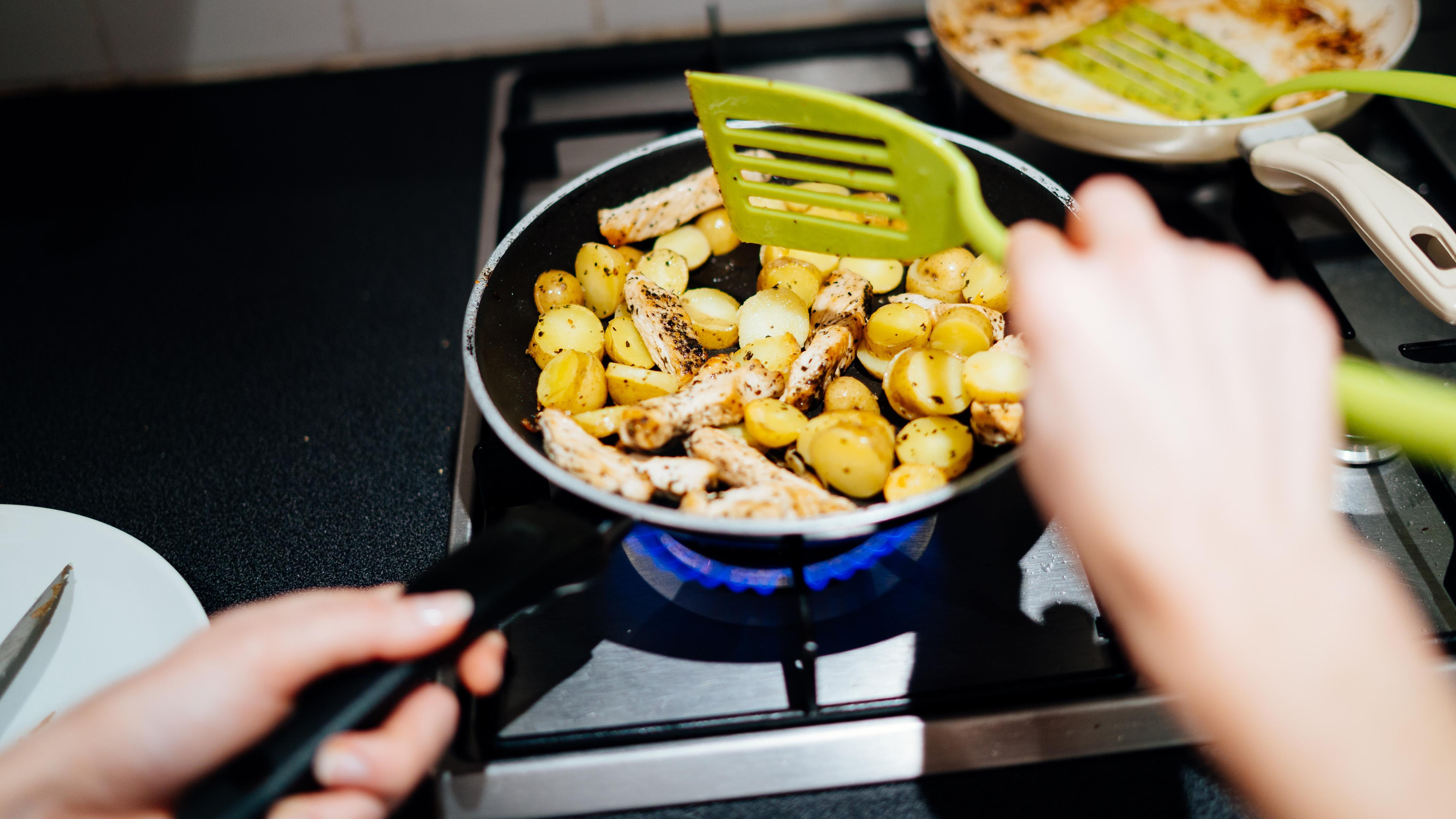 Врач назвал самый вредный способ приготовления картофеля