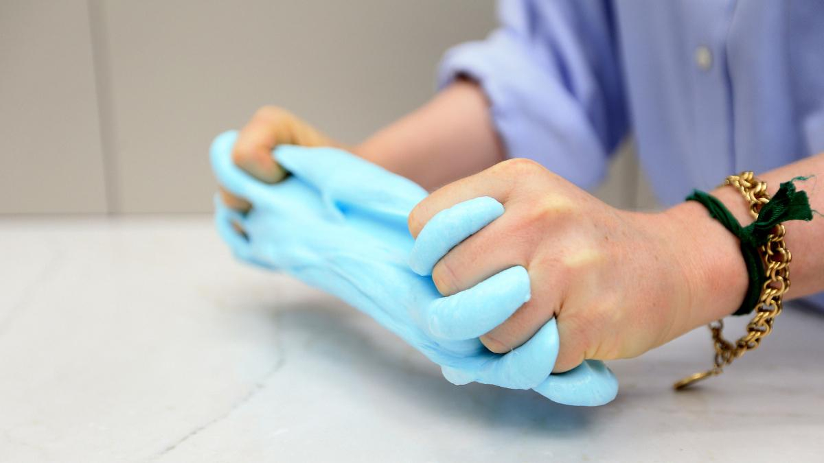 Слайм - что это, состав, вред лизуна для детей