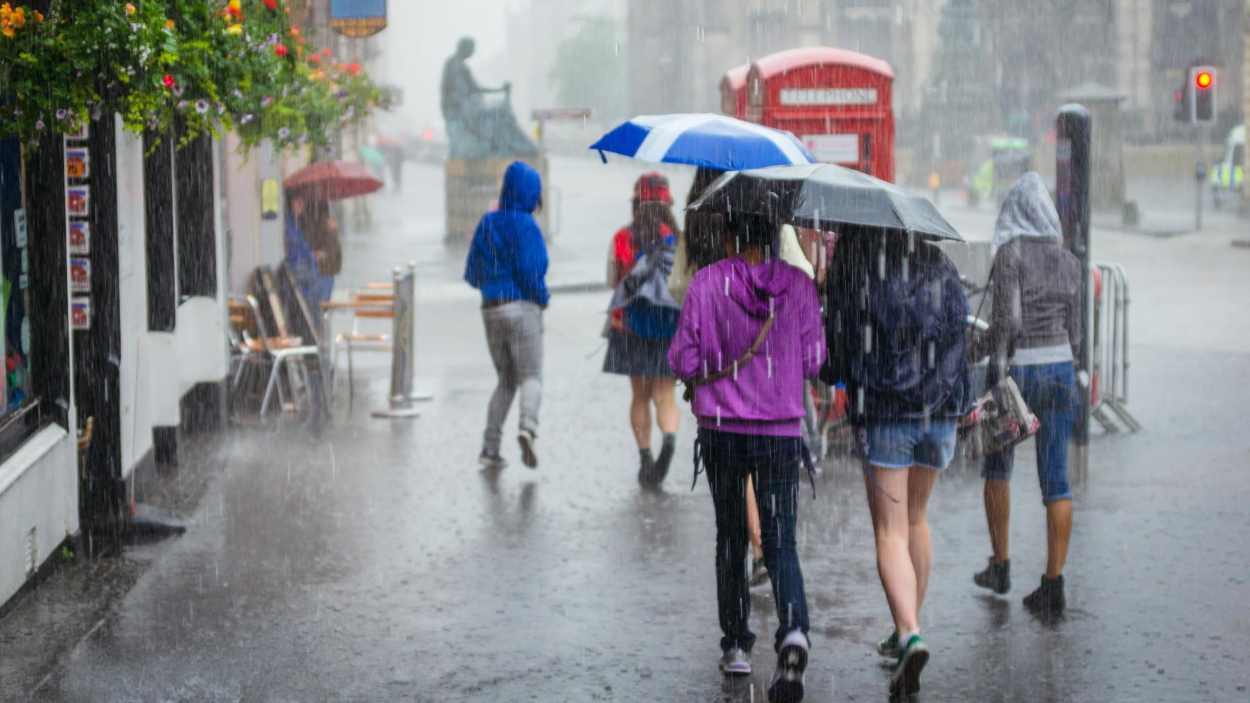 Супрун напомнила, как нужно вести себя в сильный дождь
