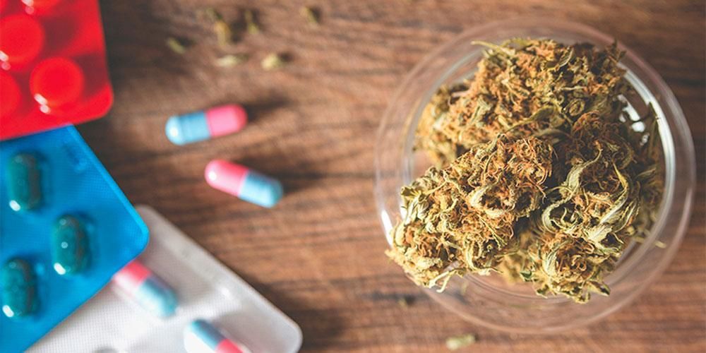 Истории двух детей подтолкнули Великобританию легализовать медицинскую марихуану