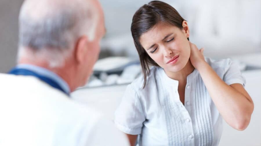 Як визначити хвороби шийного відділу хребта: основні симптоми