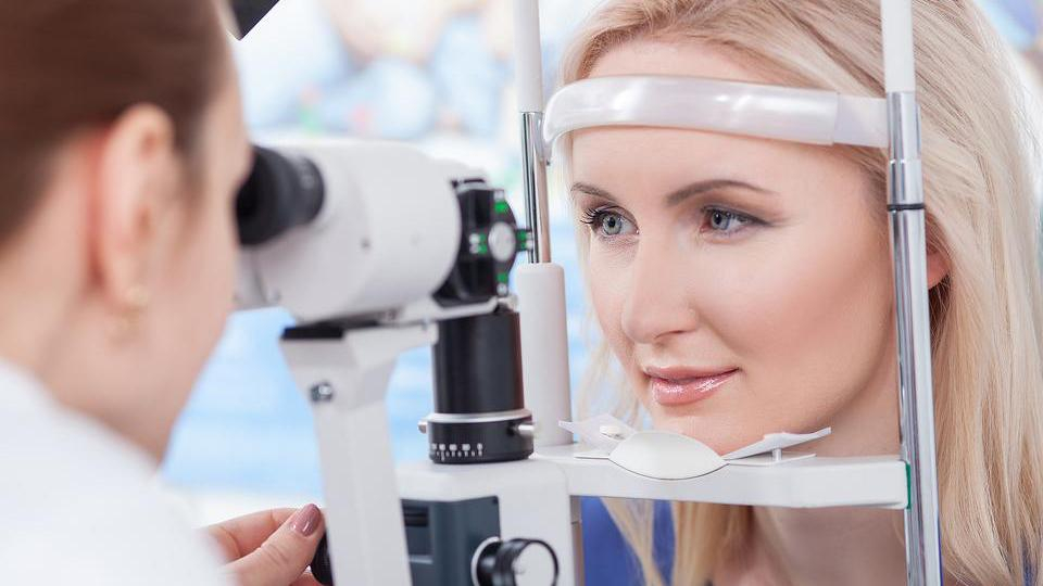 Какие болезни глаз развиваются без симптомов