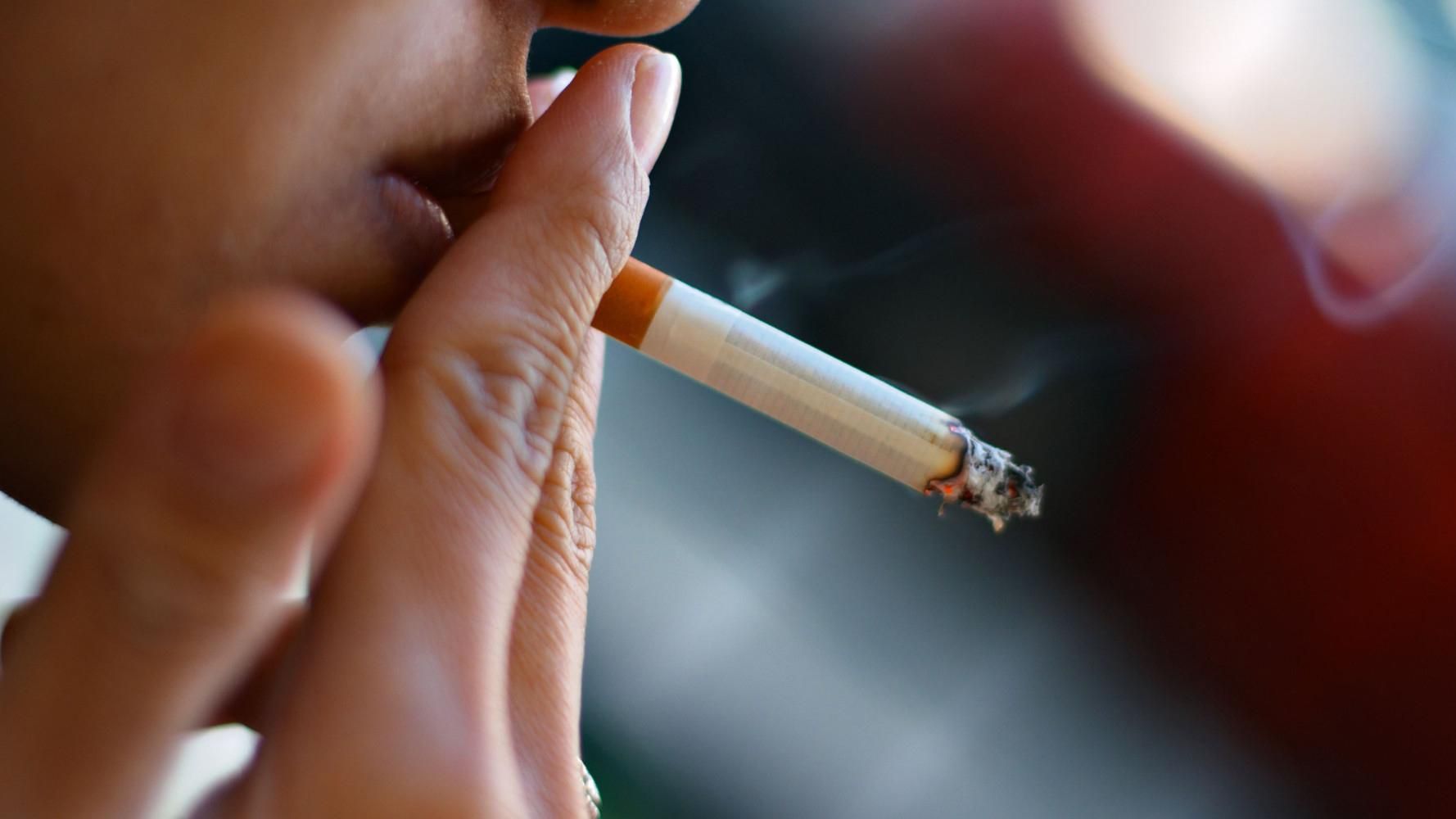 Ученые назвали количество сигарет, которое  вызывает болезни сердца