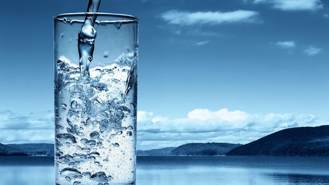 Насколько полезна популярная вода, обогащенная водородом