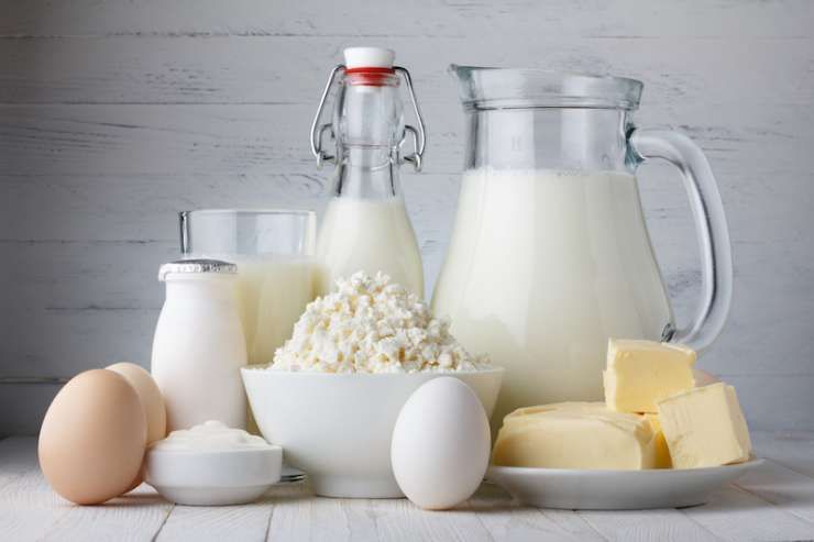 Почему не стоит употреблять нежирные молочные продукты: совет диетолога