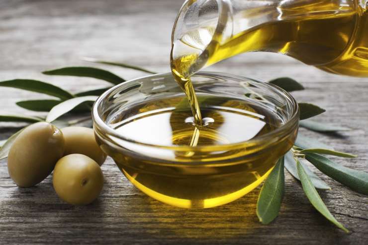 Оливкова олія - користь, калорійність, вплив, властивості