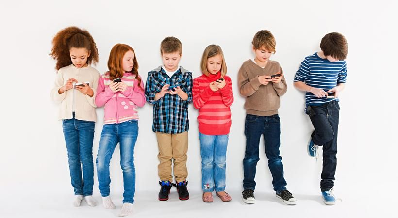 Як підготувати дитину до першого смартфона: поради від Супрун