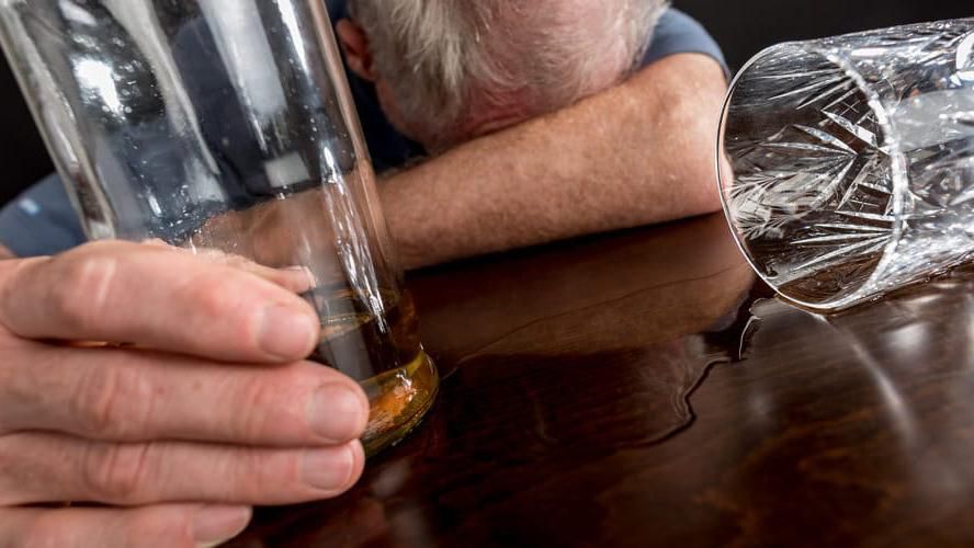 Україна не відстає: названо країни з найбільшим рівнем смертності від алкоголю 