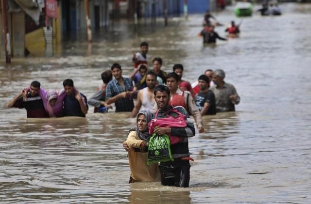 Через потужні зливи в Індії поширюється лептоспіроз: в зоні ризику 5 мільйонів людей